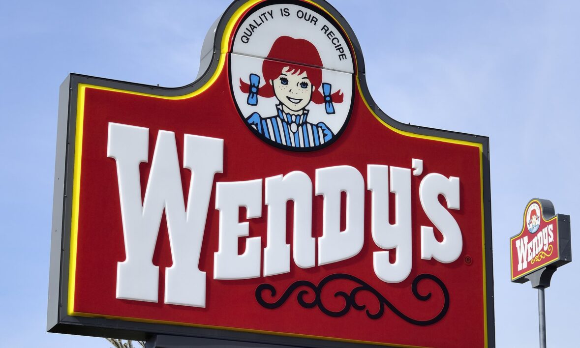 Wendy's plans hundredz of freshly smoked up kitchens ta deal wit tha demand fo' ordaz online