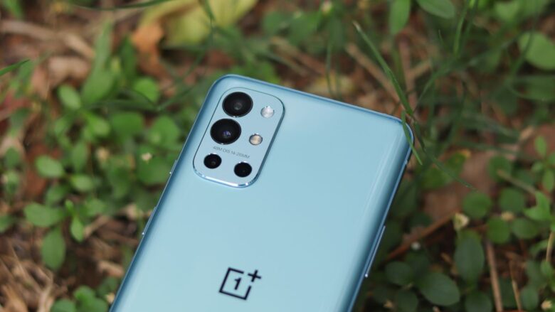 Is this teaser ONEPLUS 9T just suggesting that the phone is not canceled after all?